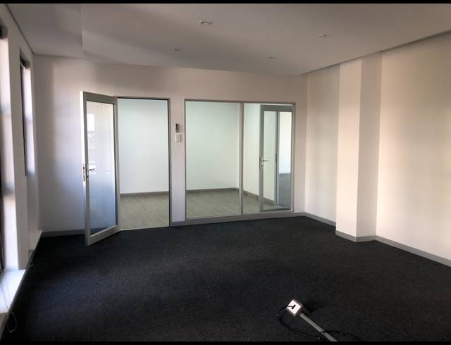 209M² OFFICE TO LET IN HYDE PARK